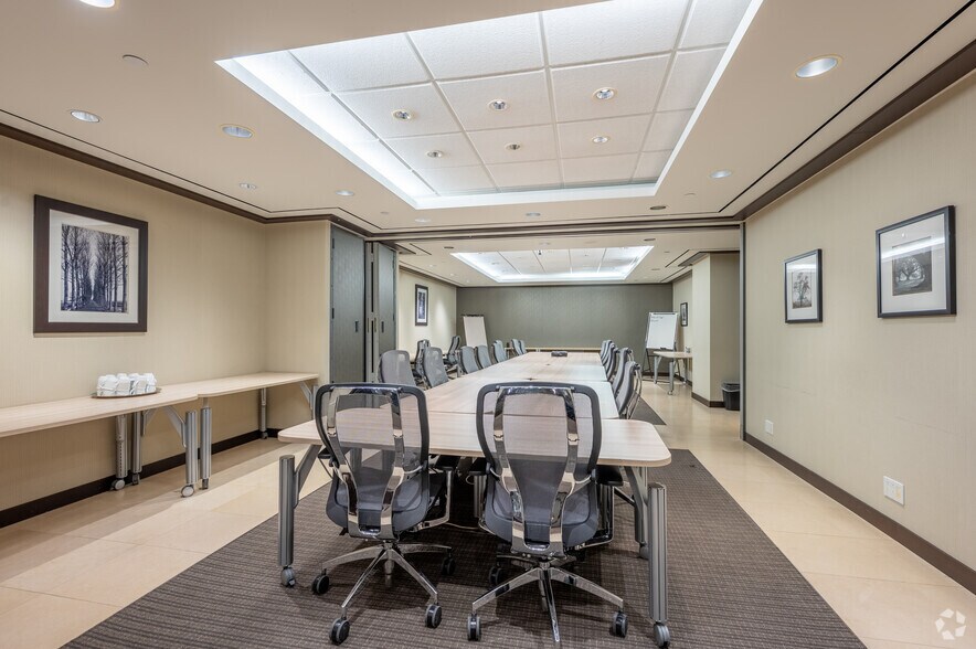 More Photos Of 100 King St W, Toronto Coworking Space