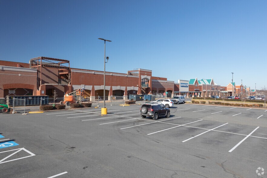 More Photos Of 10748-11010 Sudley Manor Dr, Manassas General Retail For Lease