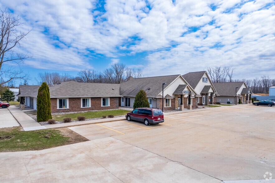 More Photos Of 2784 Deerfield Ave E, Suamico Medical For Lease