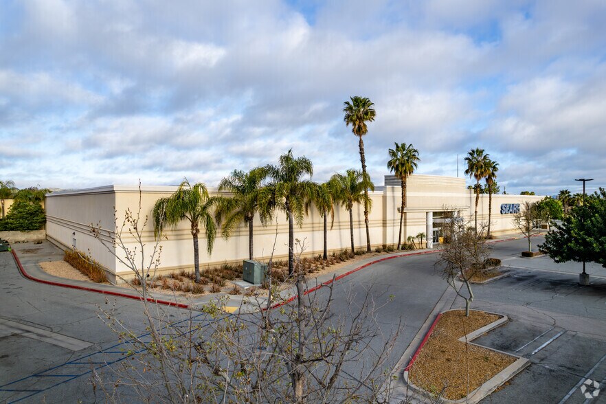 More Photos Of 2200 W Florida Ave, Hemet Department Store For Lease