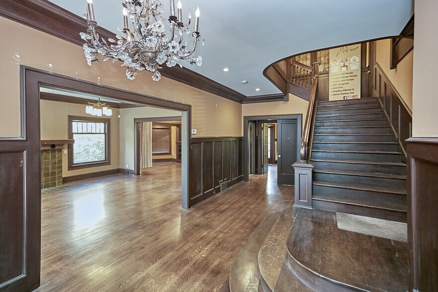 More Photos Of 658 S Bronson Ave, Los Angeles Office Residential For Sale