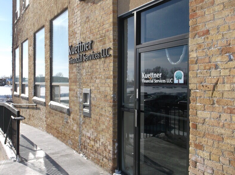 More Photos Of 600 S Main St, Oshkosh Office For Lease