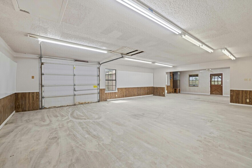 More Photos Of 3220 Farm-To-Market 2086, Temple Distribution For Lease