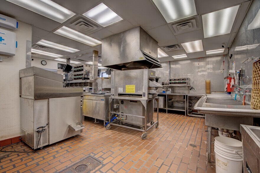 More Photos Of 2209 Circle Dr W, Spirit Lake Fast Food For Sale