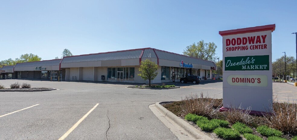 Primary Photo Of 360-374 Bernard St W, West Saint Paul Storefront For Sale