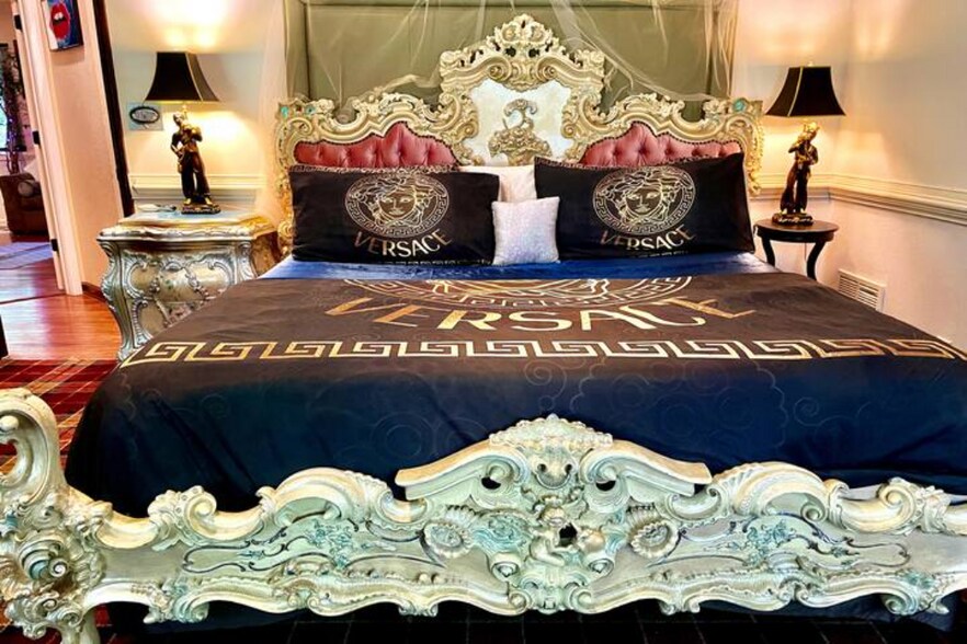 More Photos Of 3000 Cathedral Pl, Decatur Movie Radio TVStudio For Sale