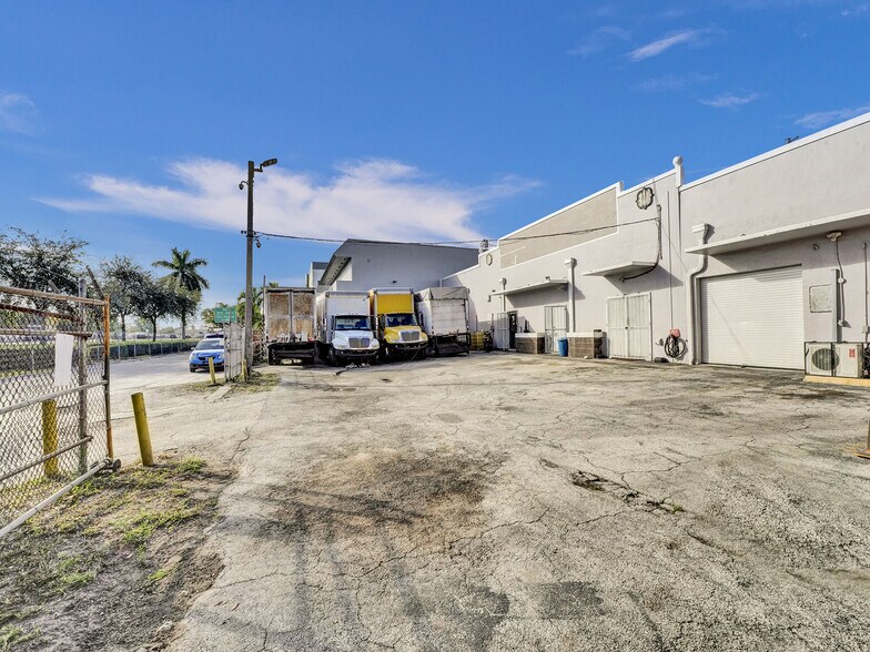 More Photos Of 10812-10818 NW 6th Ct, Miami Warehouse For Sale