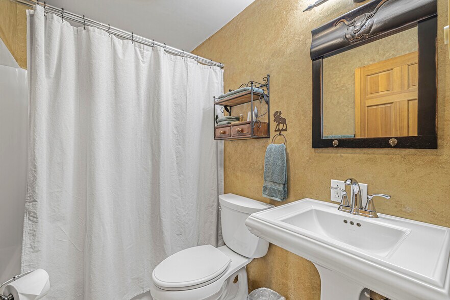 More Photos Of 13 Gott Ln, Salmon Hospitality For Sale