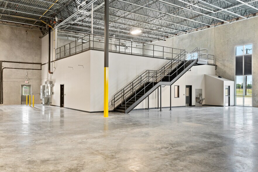 More Photos Of 1720 Eberhart Rd, Temple Warehouse For Lease