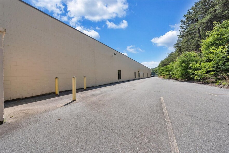 More Photos Of 2000 Virginia Ave, Collinsville Office For Lease