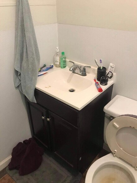 More Photos Of 415 Dewey St, Waycross Apartments For Sale