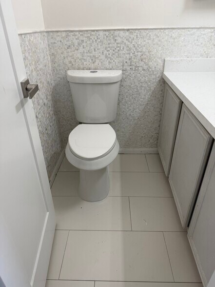 More Photos Of 729 N Frazier St, Conroe Office For Sale