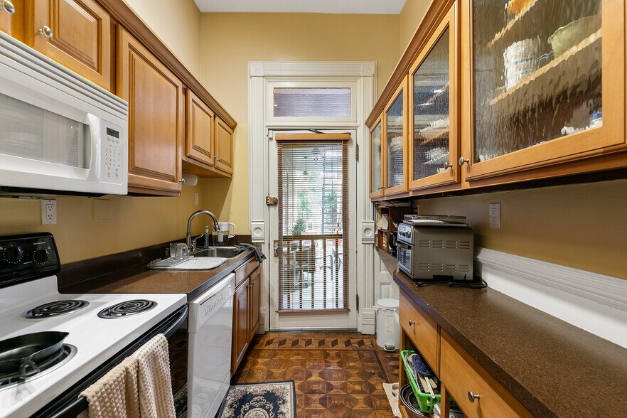 More Photos Of 2200 E Grace St, Richmond Apartments For Sale