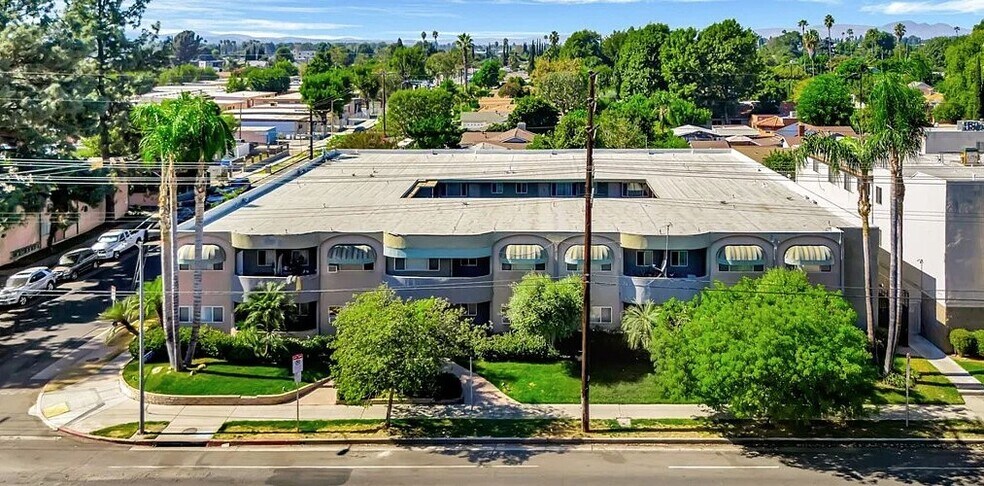 More Photos Of 6911 Haskell Ave, Van Nuys Apartments For Sale