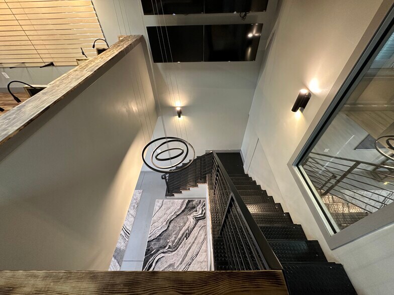 More Photos Of 6901-6955 Broadway, Denver Flex For Sale