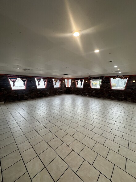 More Photos Of 1315 W Garfield Ave, Peoria Restaurant For Lease