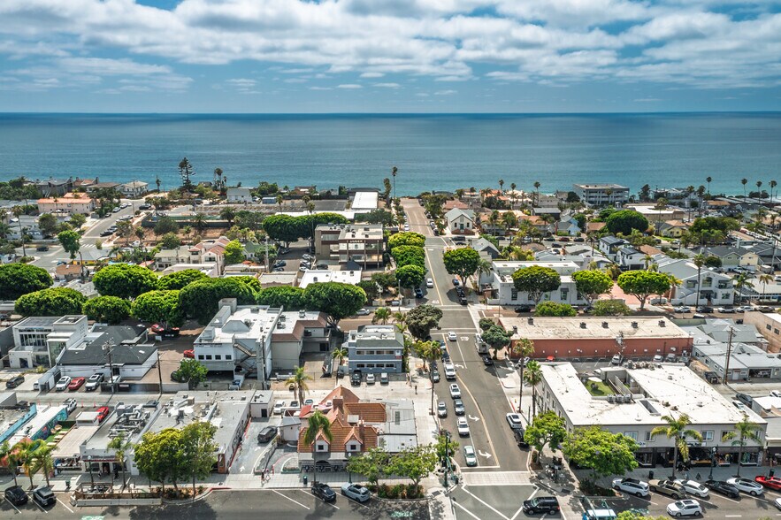 More Photos Of 121 W E St, Encinitas Storefront For Sale