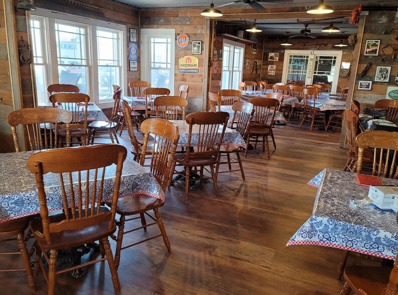 More Photos Of 1260 Clarksville St, Paris Restaurant For Sale