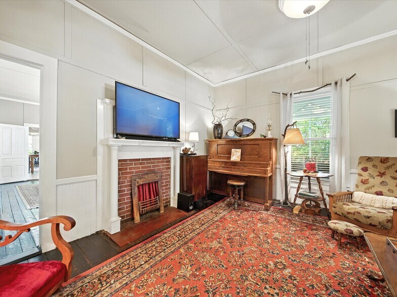 More Photos Of 221 N Main St, Clover Hospitality For Sale