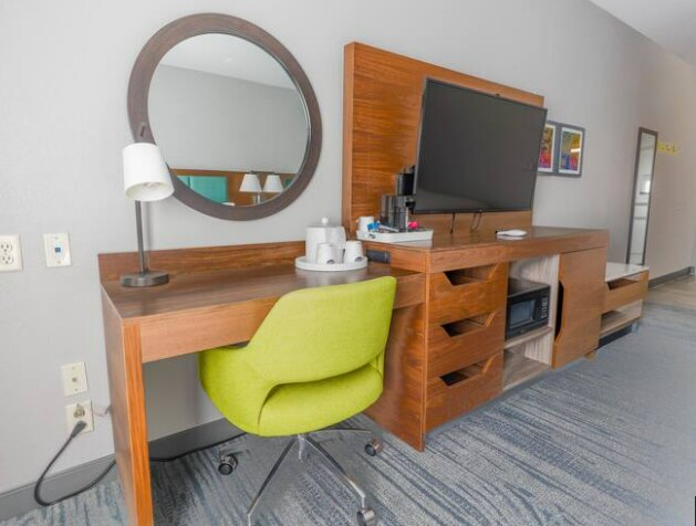 More Photos Of 4617 7th St, Bay City Hotel For Sale