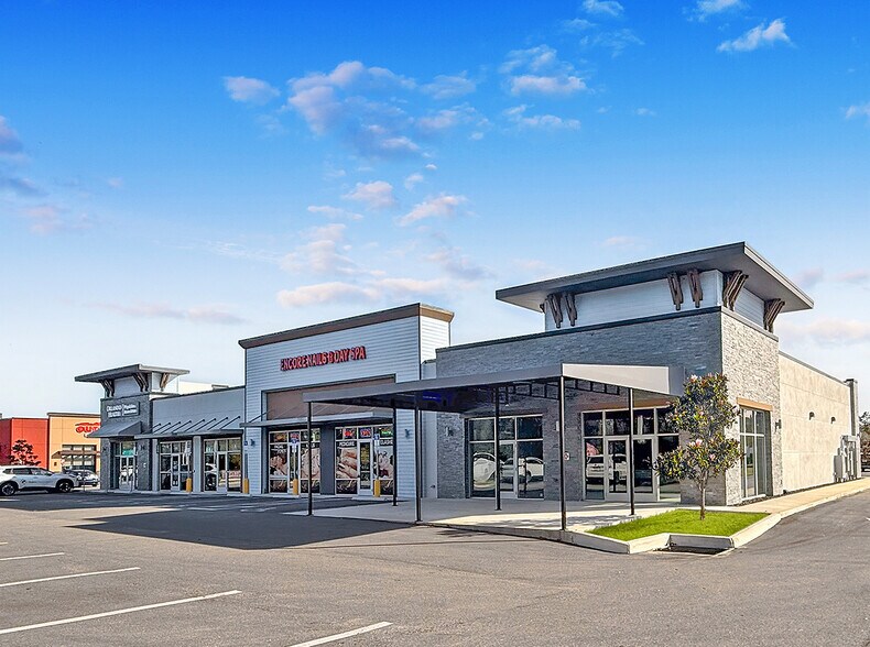 More Photos Of 900-978 Heritage Pass, Davenport General Retail For Lease