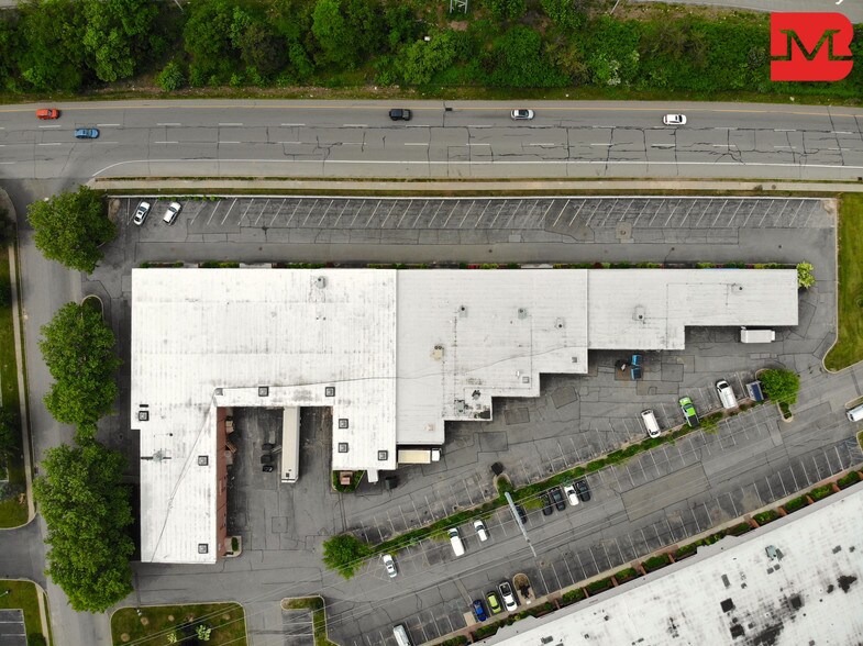 More Photos Of 3100-3124 Expressway Dr S, Islandia Warehouse For Lease
