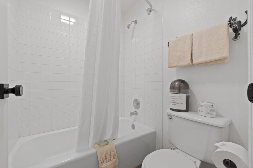 More Photos Of 955 E Utah State Route 24, Torrey Hotel For Sale