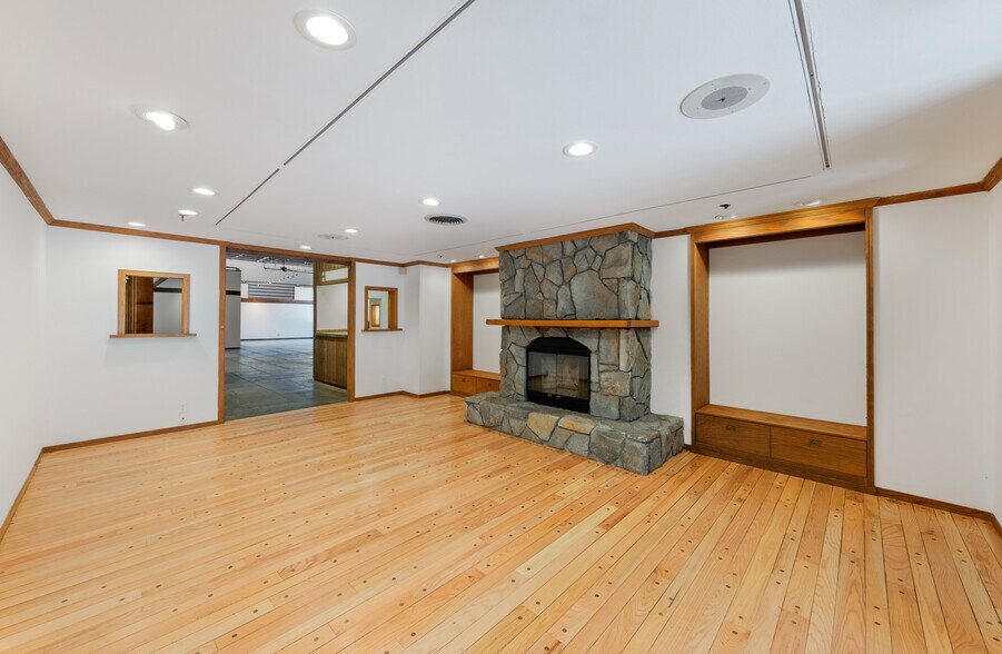 More Photos Of 668 Bridgeway, Sausalito Storefront For Sale