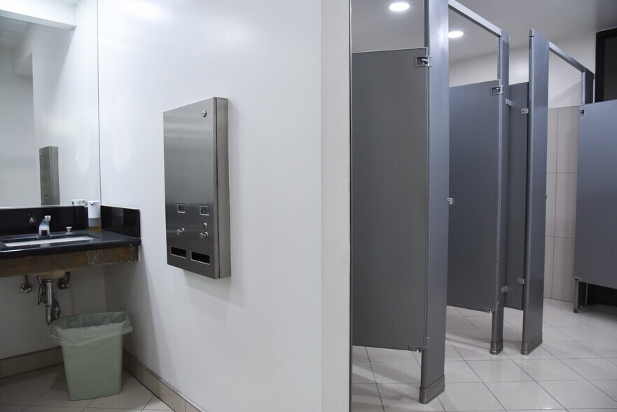 More Photos Of 1940-1964 W Corporate Way, Anaheim Warehouse For Lease