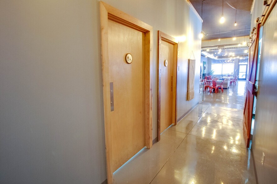 More Photos Of 309 N State St, Jerseyville Coworking Space