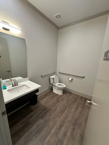 More Photos Of 17154 N Eldridge Pky, Tomball Medical For Lease