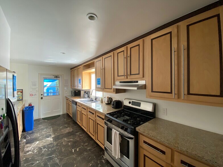 More Photos Of 4212-4218 Santa Monica Blvd, Los Angeles Storefront For Lease