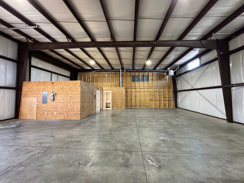 More Photos Of 1937 Pacific Ct SE, Stayton Industrial For Lease