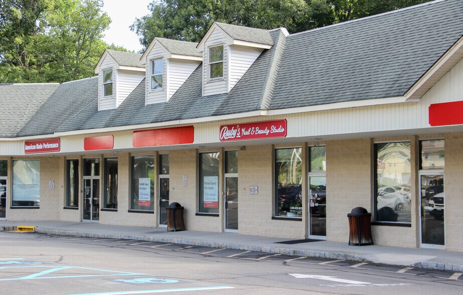 More Photos Of 14 Stony Ridge Plz, Stony Point Unknown For Lease