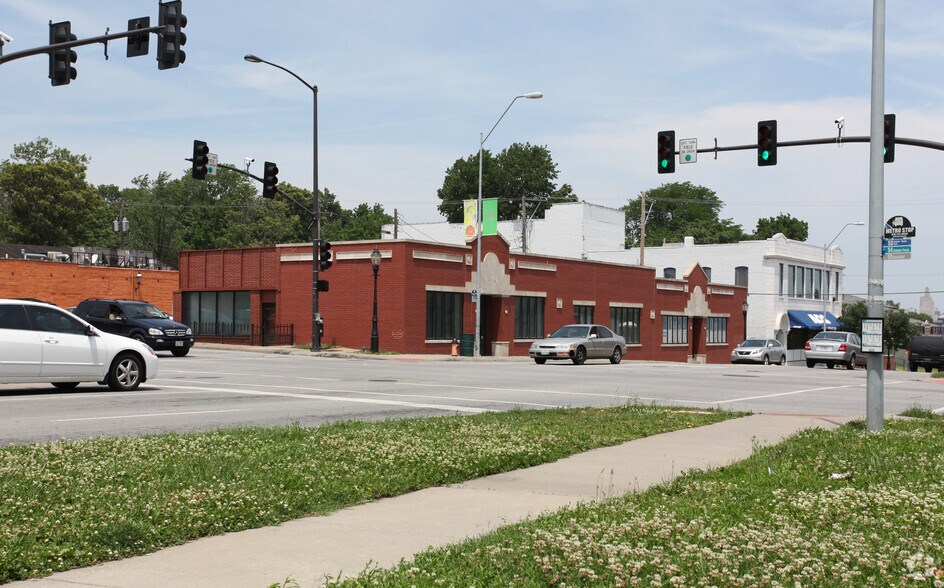 More Photos Of 3036 Gillham Rd, Kansas City Freestanding For Lease