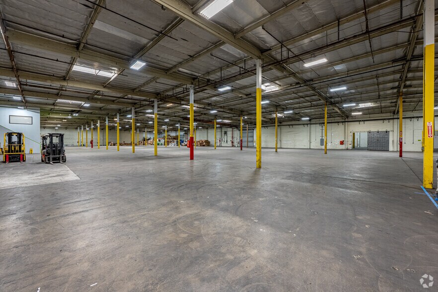 More Photos Of 8731 & 8741 Pioneer Blvd, Santa Fe Springs Warehouse For Sale