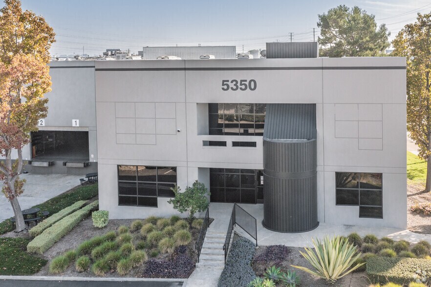 More Photos Of 4900 Zambrano St, Commerce Warehouse For Lease