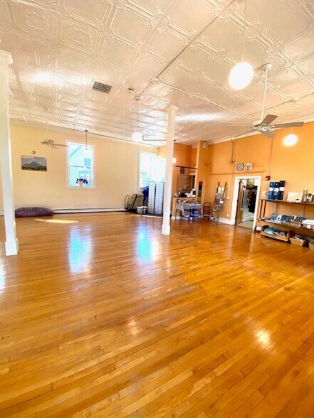 More Photos Of 17 Kellogg Ave, Amherst Storefront Retail Office For Lease