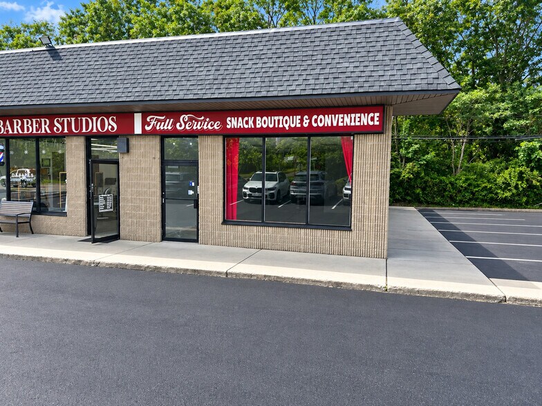 More Photos Of 1256-1266 Waverly Ave, Farmingville Freestanding For Lease