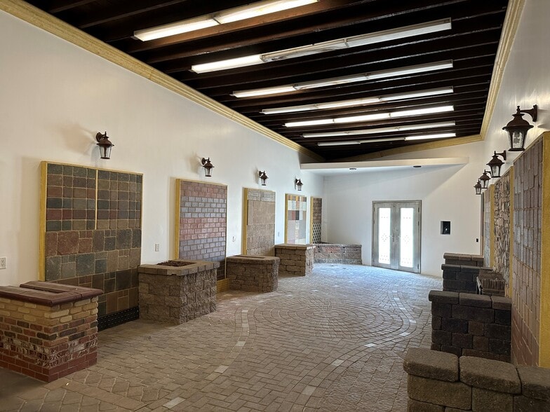 More Photos Of 4641 Telegraph Rd, Los Angeles Manufacturing For Sale