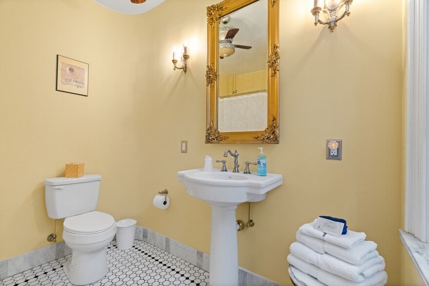 More Photos Of 23-25 Race St, Jim Thorpe Hospitality For Sale