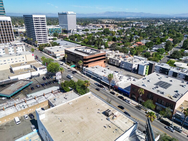 More Photos Of 15143-15153 Ventura Blvd, Sherman Oaks Storefront For Sale