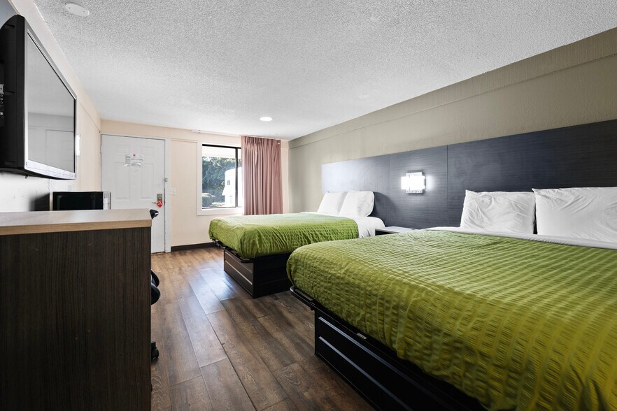 More Photos Of 1721 Broadcast St, Gastonia Hotel For Sale