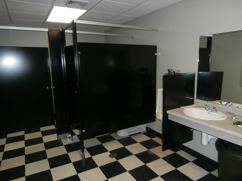 More Photos Of 415 Lisbon St, Lewiston Office For Sale