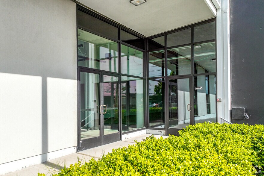 More Photos Of 1295 67th St, Emeryville Manufacturing For Lease