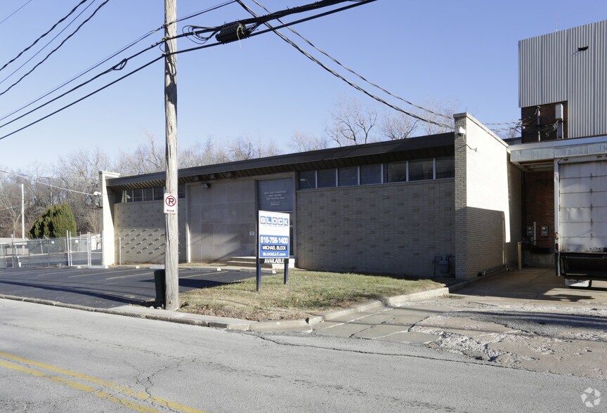 More Photos Of 3323 Roanoke Rd, Kansas City Industrial For Sale