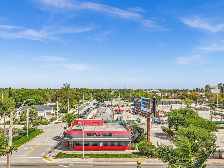 More Photos Of 2731 Broward Blvd, Fort Lauderdale Freestanding For Lease