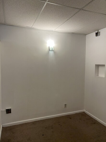More Photos Of 101-103 W 17th St, New York Storefront Retail Residential For Lease