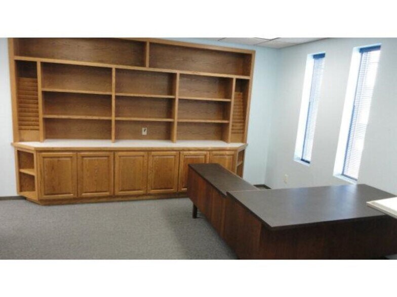 More Photos Of 1009 S Claremont St, San Mateo Showroom For Lease