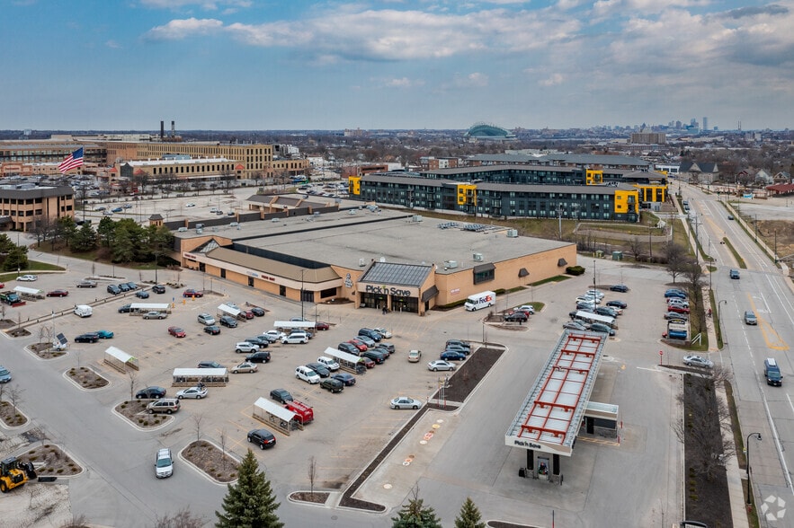 More Photos Of 6743 W Greenfield Ave, West Allis Unknown For Lease